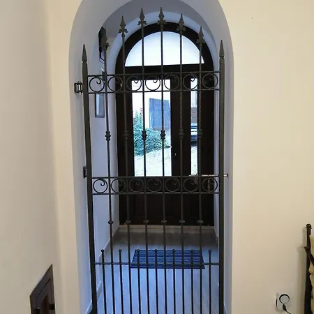 Polizzi House