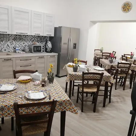 Bed & Breakfast Polizzi House *