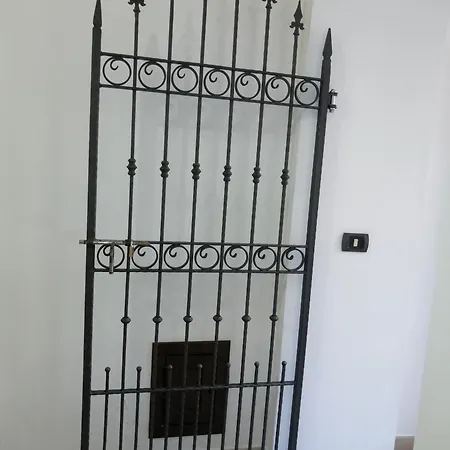 Polizzi House Bed & Breakfast *